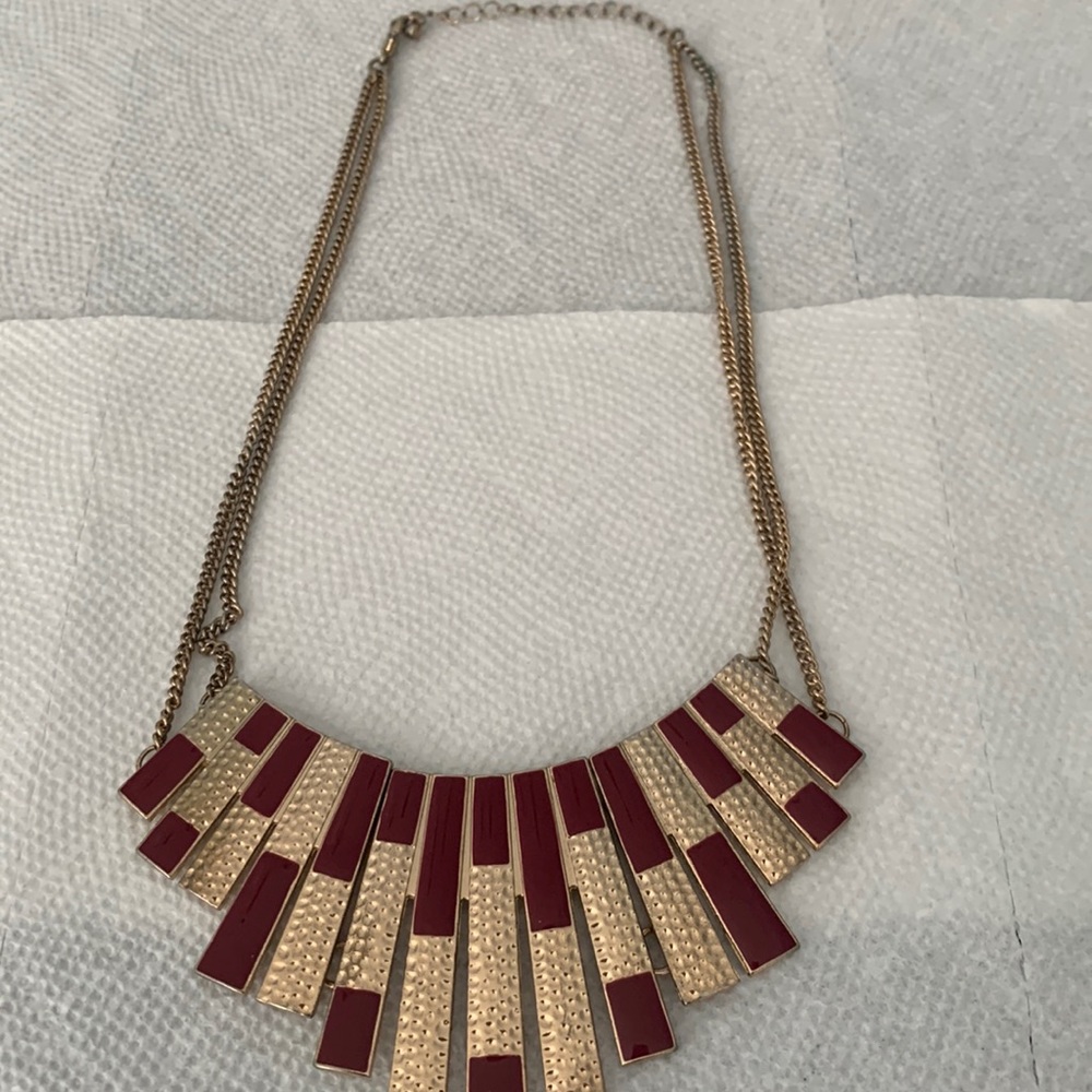 Gold tone‎ and  burgundy color enamel necklace.